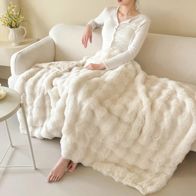 1 Piece of Double-Layer Large Rabbit Fur Blanket, Thickened Material Blanket, Soft and Comfortable, Suitable for Summer Office Blanket, Double Bed