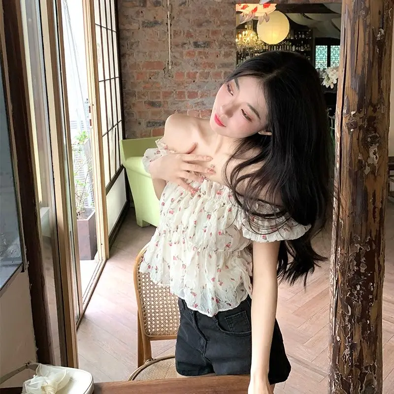 Camicia floreale in chiffon a maniche corte monospalla per donna Nuovo design di stile Dolce nicchia Top puro e sensuale