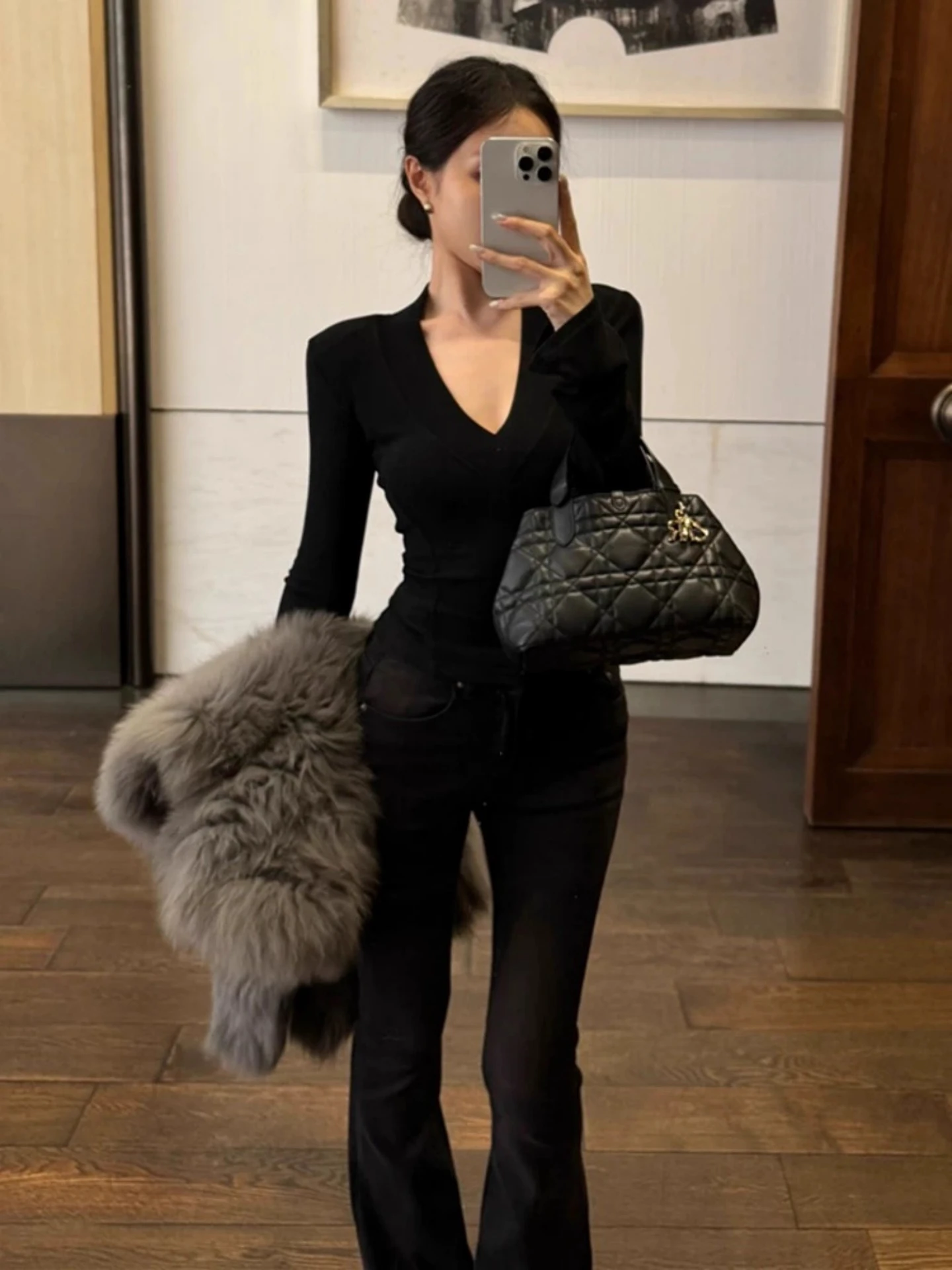 plus Size Korean Style Black Brushed V-Neck Slimming Base Shirt Women's Fashionable Inner Wear T-Shirt for Autumn