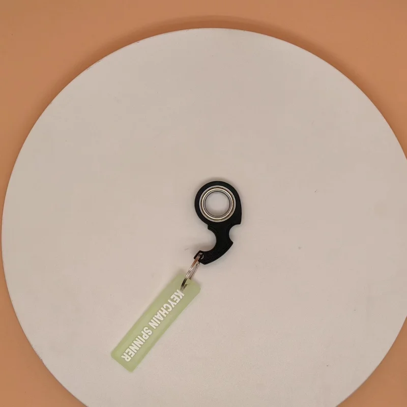 Portachiavi rotante con punta delle dita Fidget Spinner Giocattoli anti-ansia Regali di compleanno per ragazzi e ragazze Giocattoli agitati Giocattolo antistress