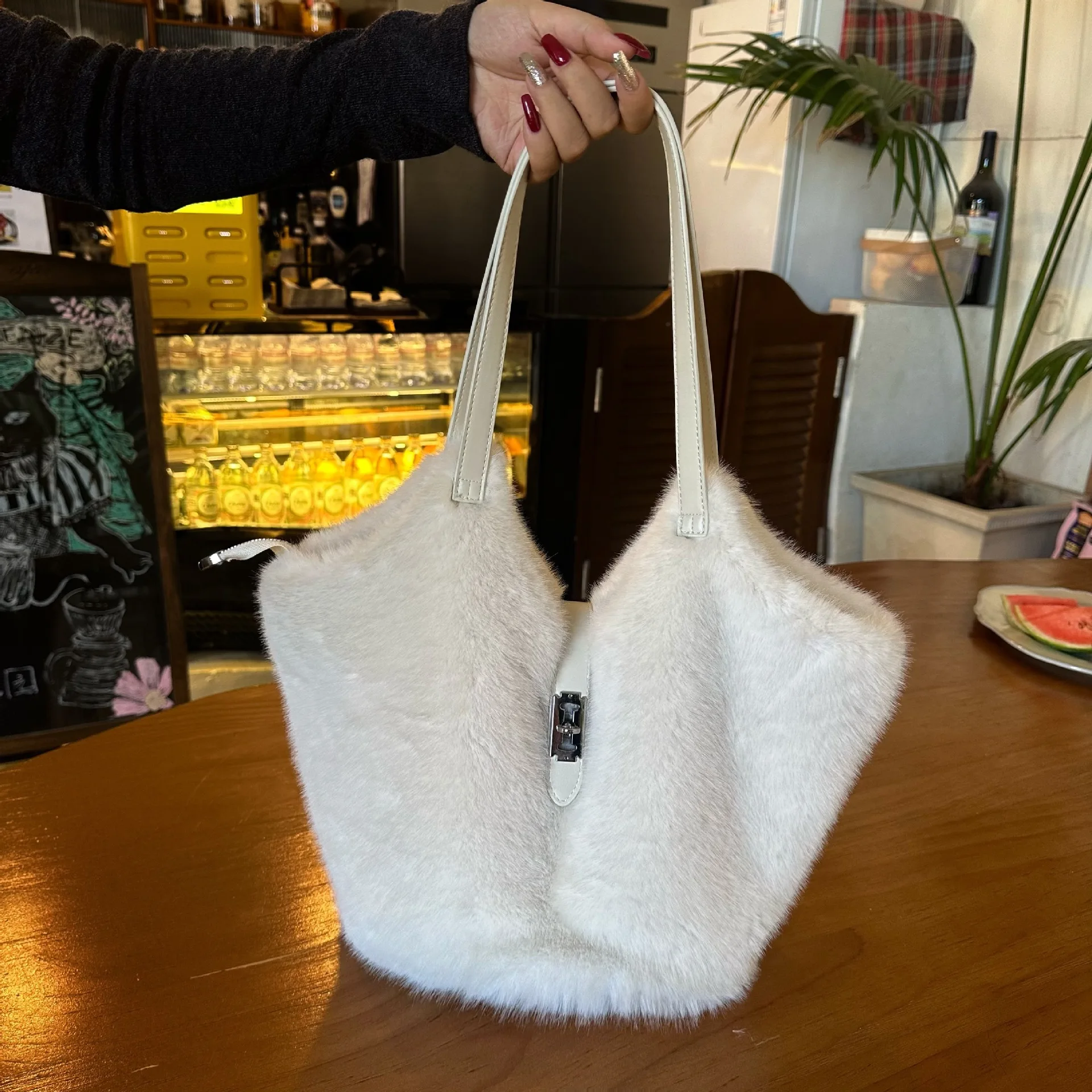 Large capacity underarm bag women's 25 new autumn and winter fashion retro shoulder bag mink fur commuter tote bag
