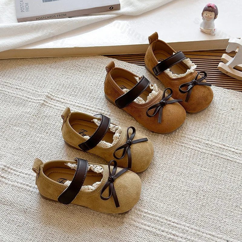 

Детская кожаная обувь, коллекция 2025 года, осенняя новая модная обувь в корейском стиле с мягкой подошвой, нескользящая универсальная обувь принцессы на плоской подошве с бантом и кружевом