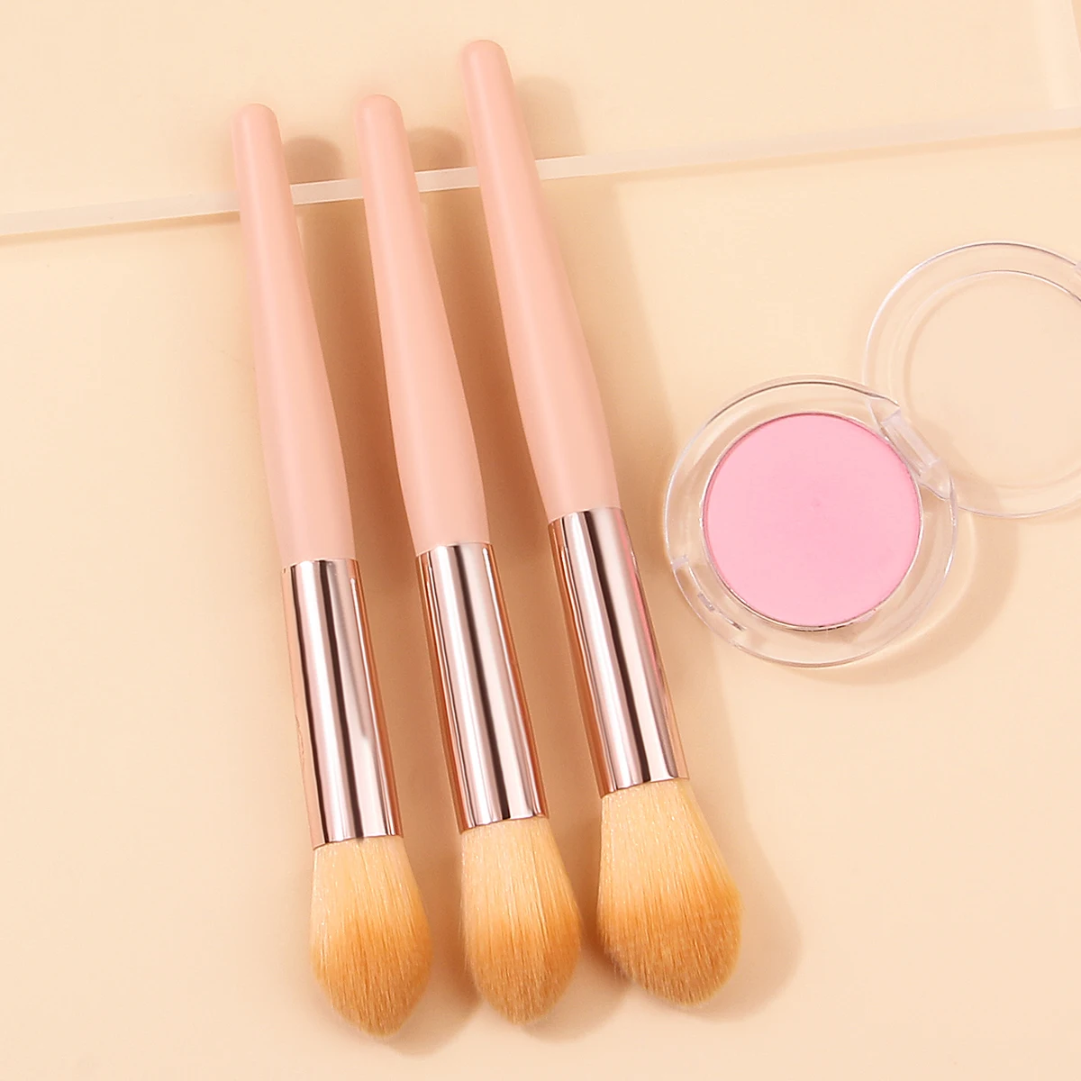 Pincel de maquiagem de cerdas macias com cabo de madeira 3 peças, pincel de blush, pincel de brilho, pincel de destaque, ferramentas de beleza facial para iniciantes