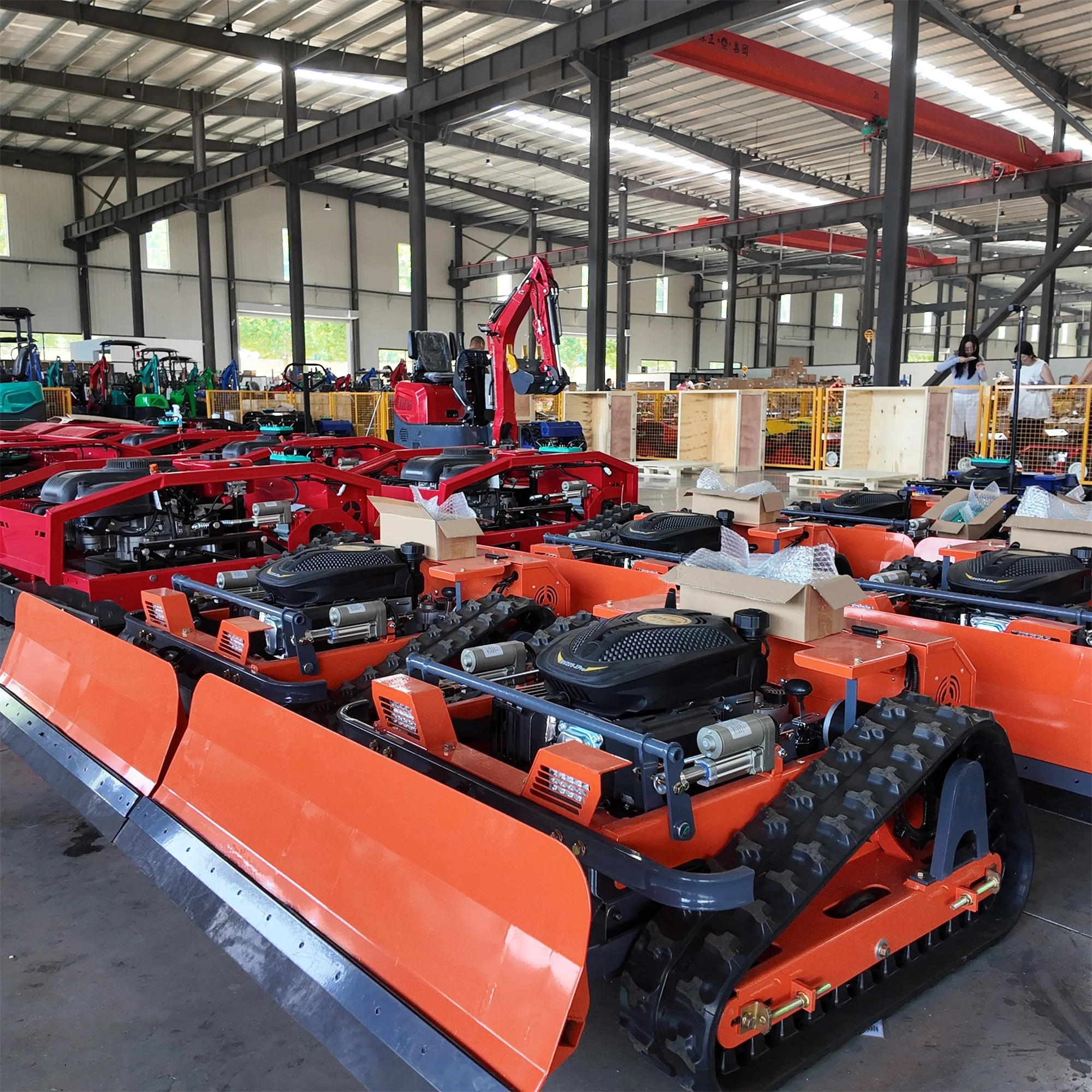 Standard Configuration of Chassis Height Adjustment and Remote Start Farm Fully Automatic Remote Control Crawler Garden Mower