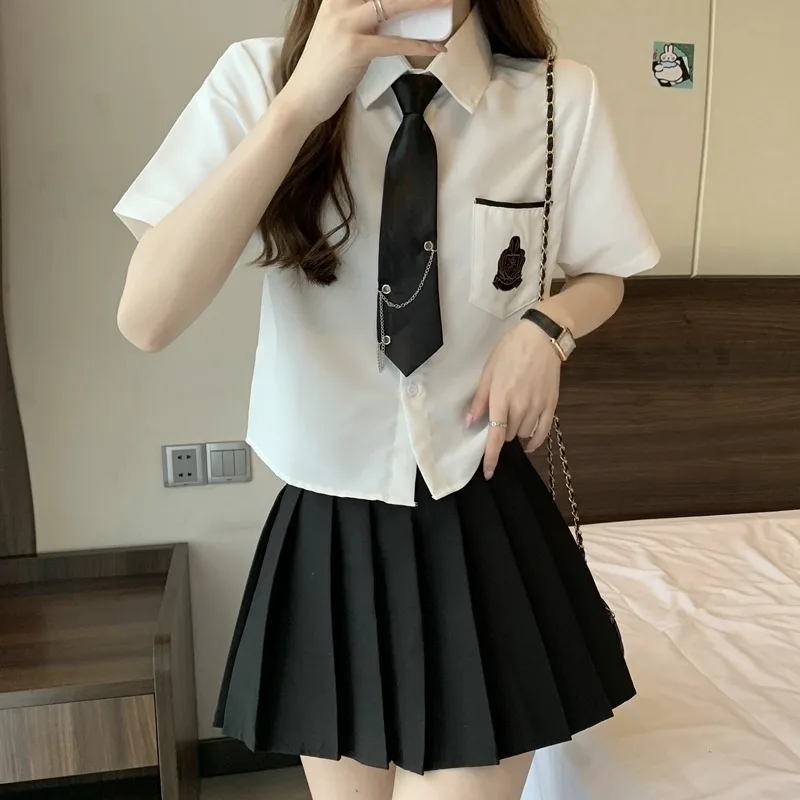 

Летняя белая рубашка с коротким рукавом, женская дизайнерская рубашка укороченного фасона, универсальная рубашка в студенческом стиле, повседневный комплект с юбкой Le Yuni