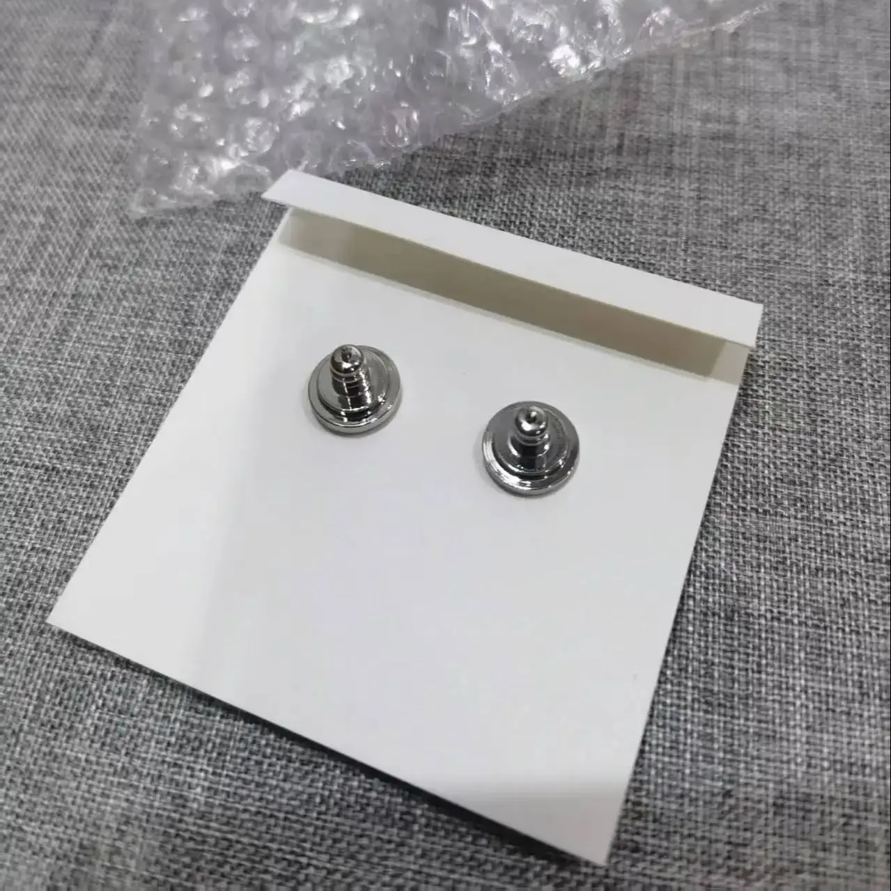 Europe and the United States fashion light luxury micro-inlaid simple earrings super flash rhinestones Stud Earrings