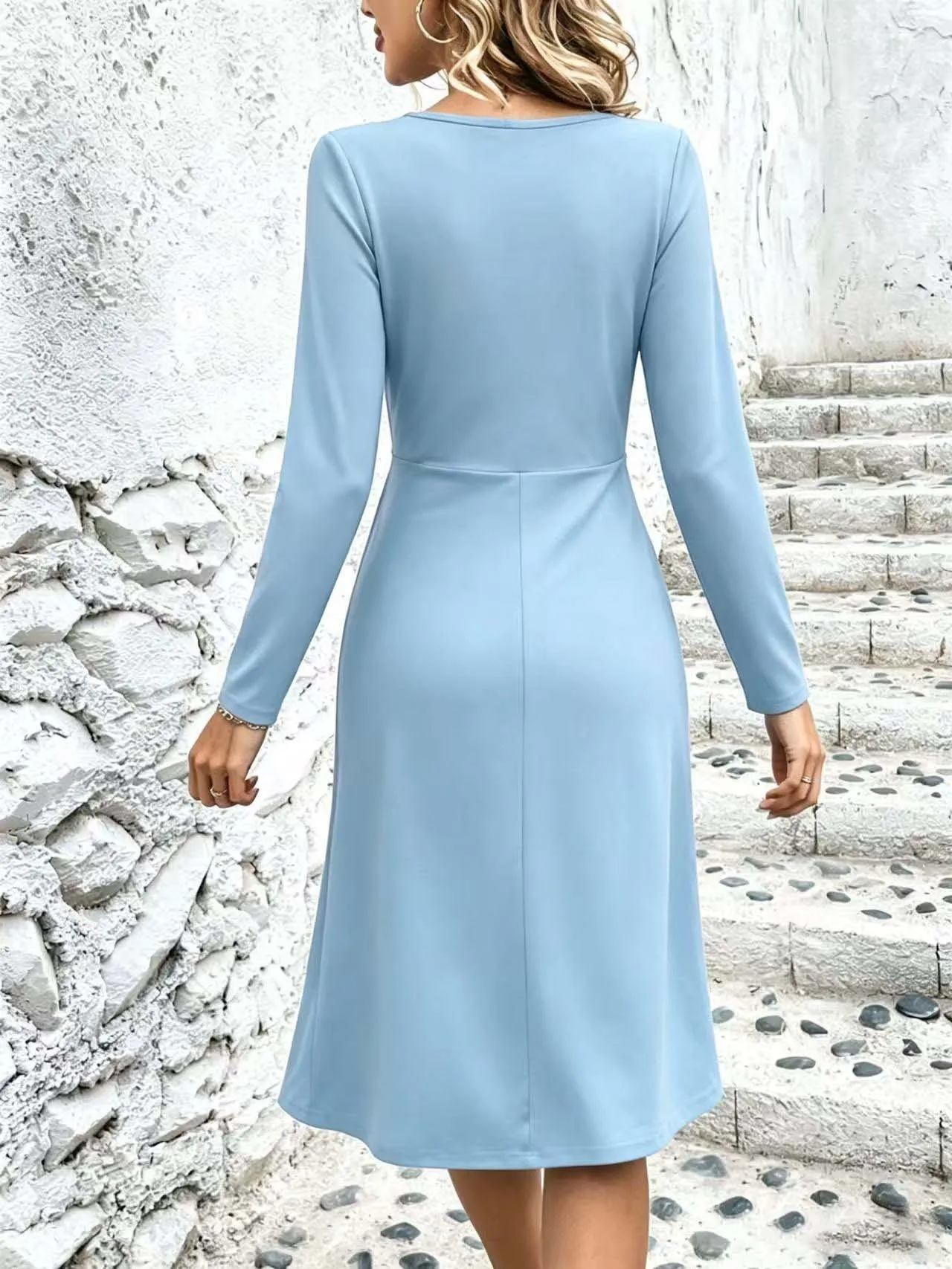 Neues Damenkleid mit V-Ausschnitt, überkreuzter Taille, gerafften Langen Ärmeln, Midi-Maxi-Länge – Detail 5