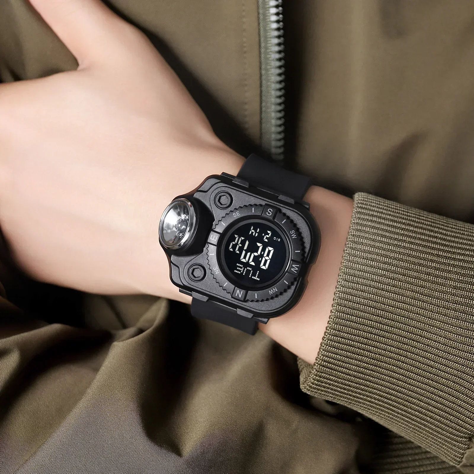 Мужские электронные водонепроницаемые часы с будильником и секундомером