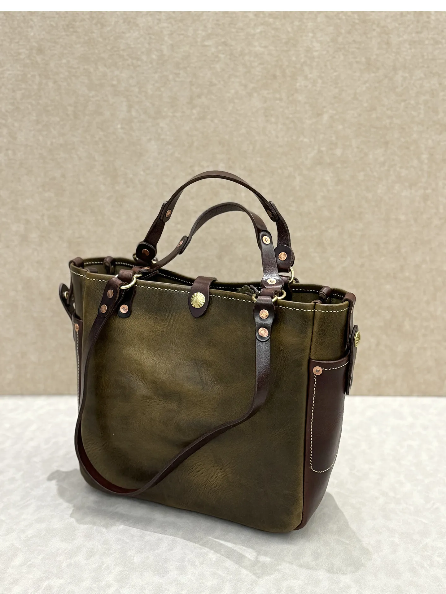 Vintage Designer Handgefertigte Arbeits-Tragetasche aus pflanzlich gegerbtem Rindsleder für Herren, Business Casual Luxus Naturleder Handtasche – Detail 28