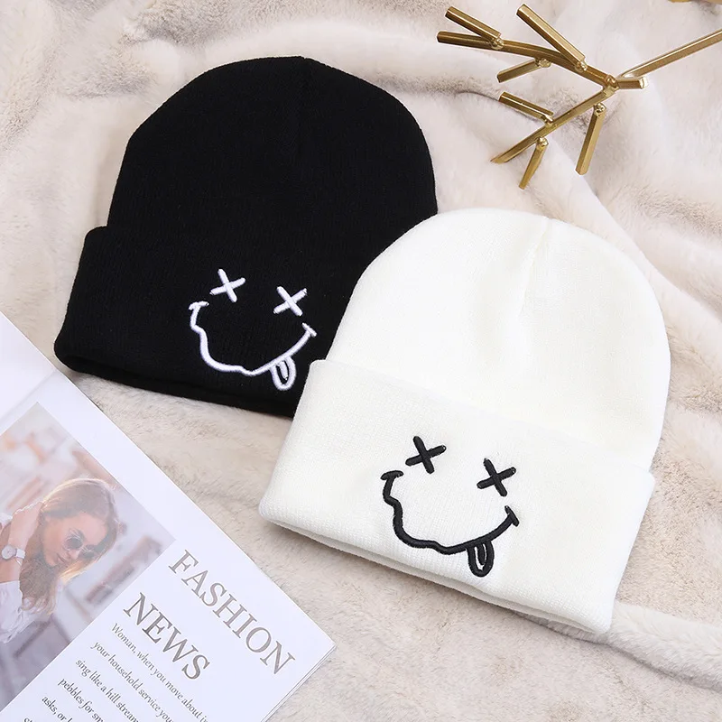 1 cute smiling embroidered knitted hat, suitable for both men and women, suitable for daily wear