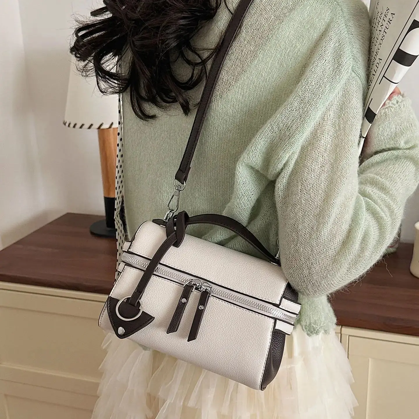 

Design Sense Color Blocked Women's Small Square Bag New Korean Version Fashionable Retro Handbag Texture Leather Crossbody Bag