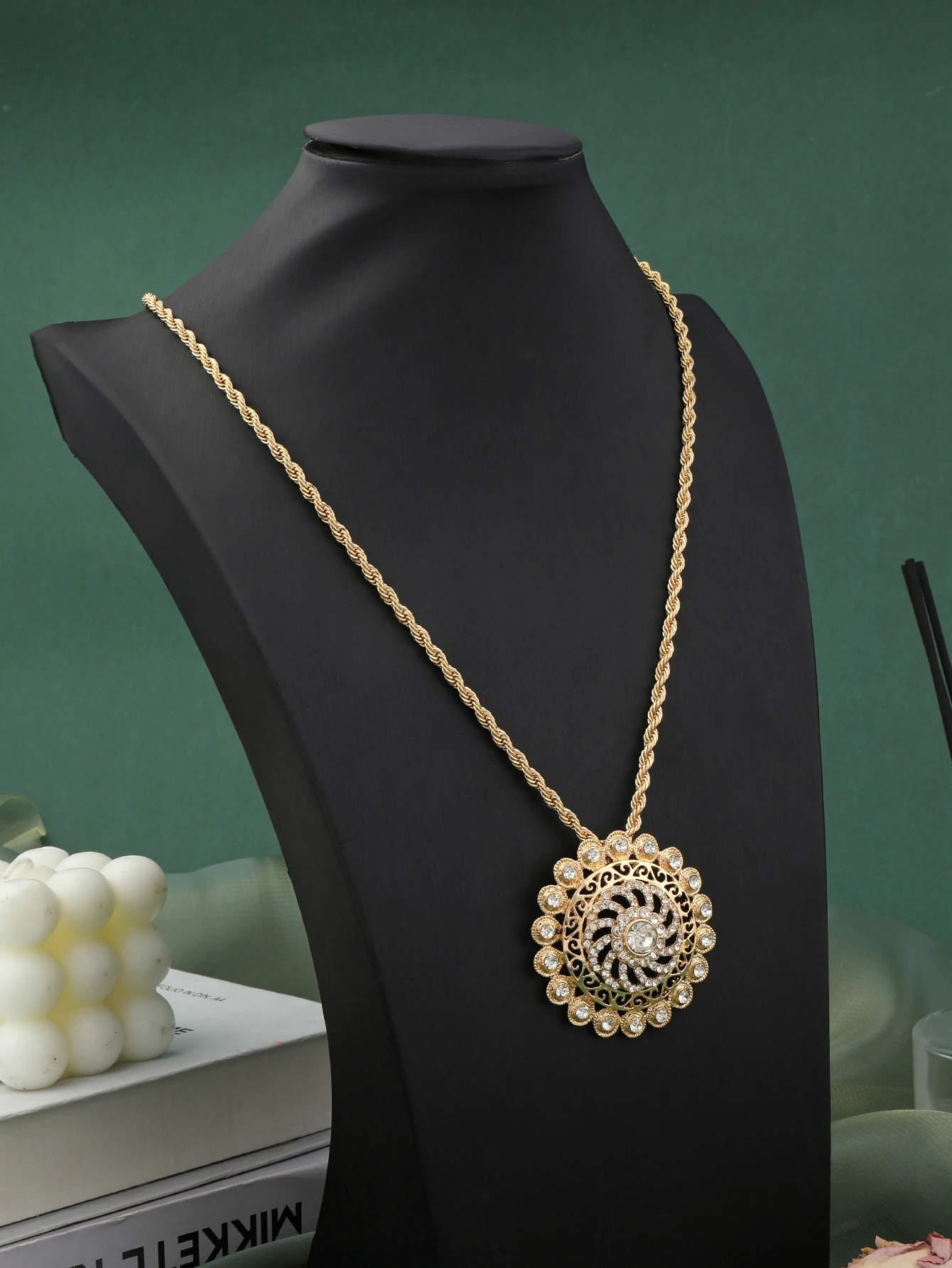 Moroccan Hollow Round Pendant Necklace Gold Twisted Rope Chain Clear Rhinestone Inlaid Ethnic Bridal Wedding Statement Jewelry