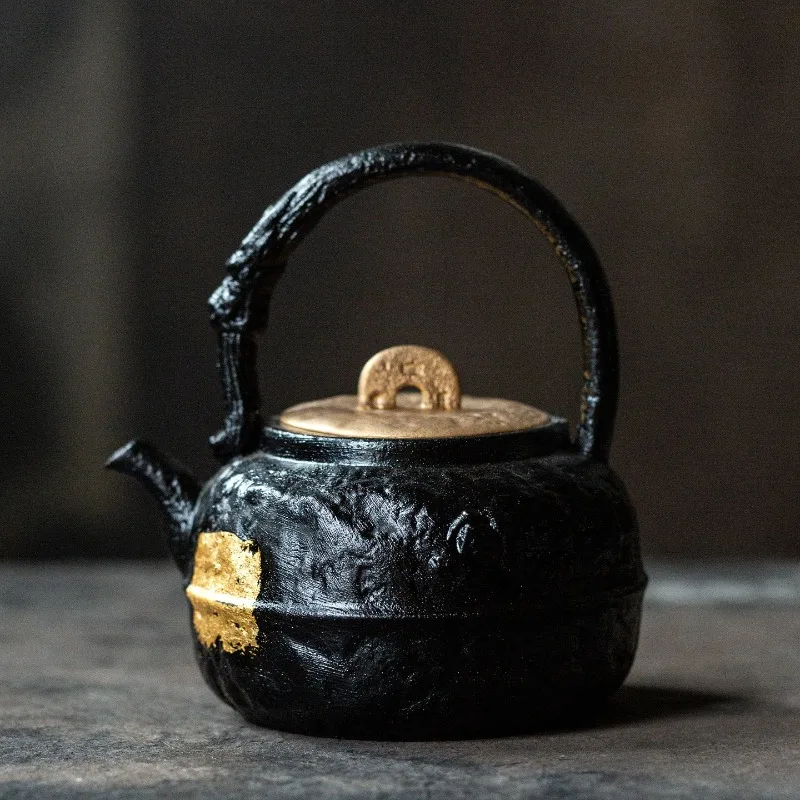 

Lacquer Craftsmanship Gold Foil Auspicious Pot Ceramic Tea Set Essential Chinese Highend Handle Pot