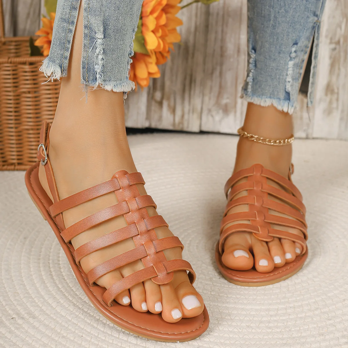 Women's Sandals 2025 New Summer Fashion Flat Beach Shoes Cross Strap Sandals for Women