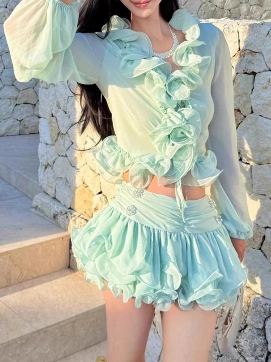 Twotwinstyl sólido emendado fungo dobras conjuntos de duas peças para mulheres com decote em v mangas compridas retalhos rendas até topo mini saia conjunto feminino