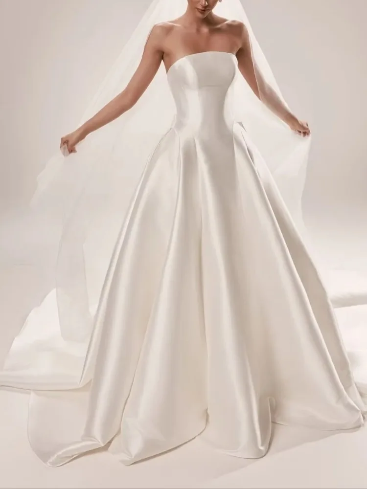 Maßgeschneiderte schulterfreie ärmellose Satin-Brautkleider, elegantes A-Linien-Kleid mit offenem Rücken, exquisite hochwertige Ballkleider