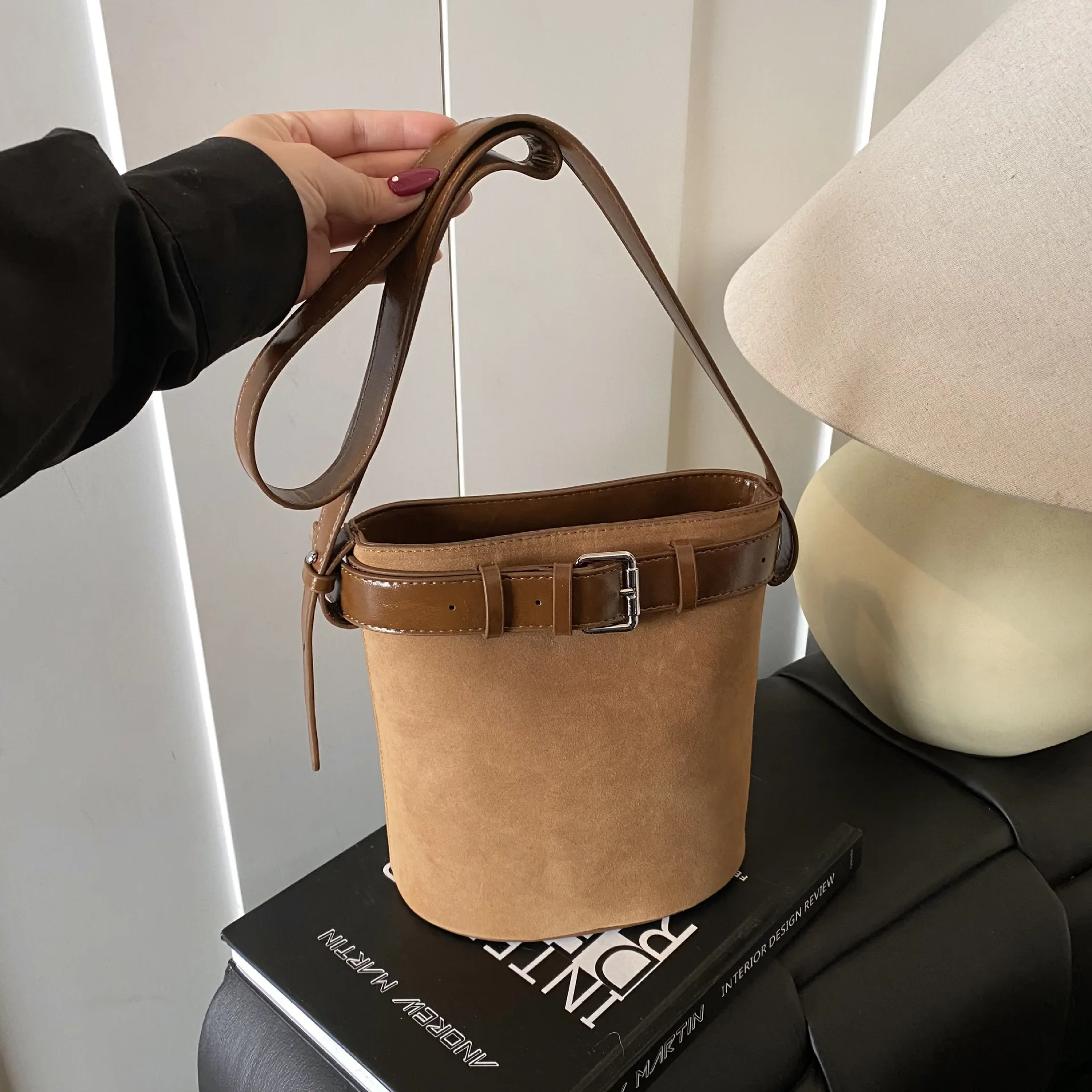 

2025 Women's Niche Bucket Bag, Genuine Leather Multi-way Shoulder Crossbody Purse Stylish Work Tote for Daily Commute Casual Use
