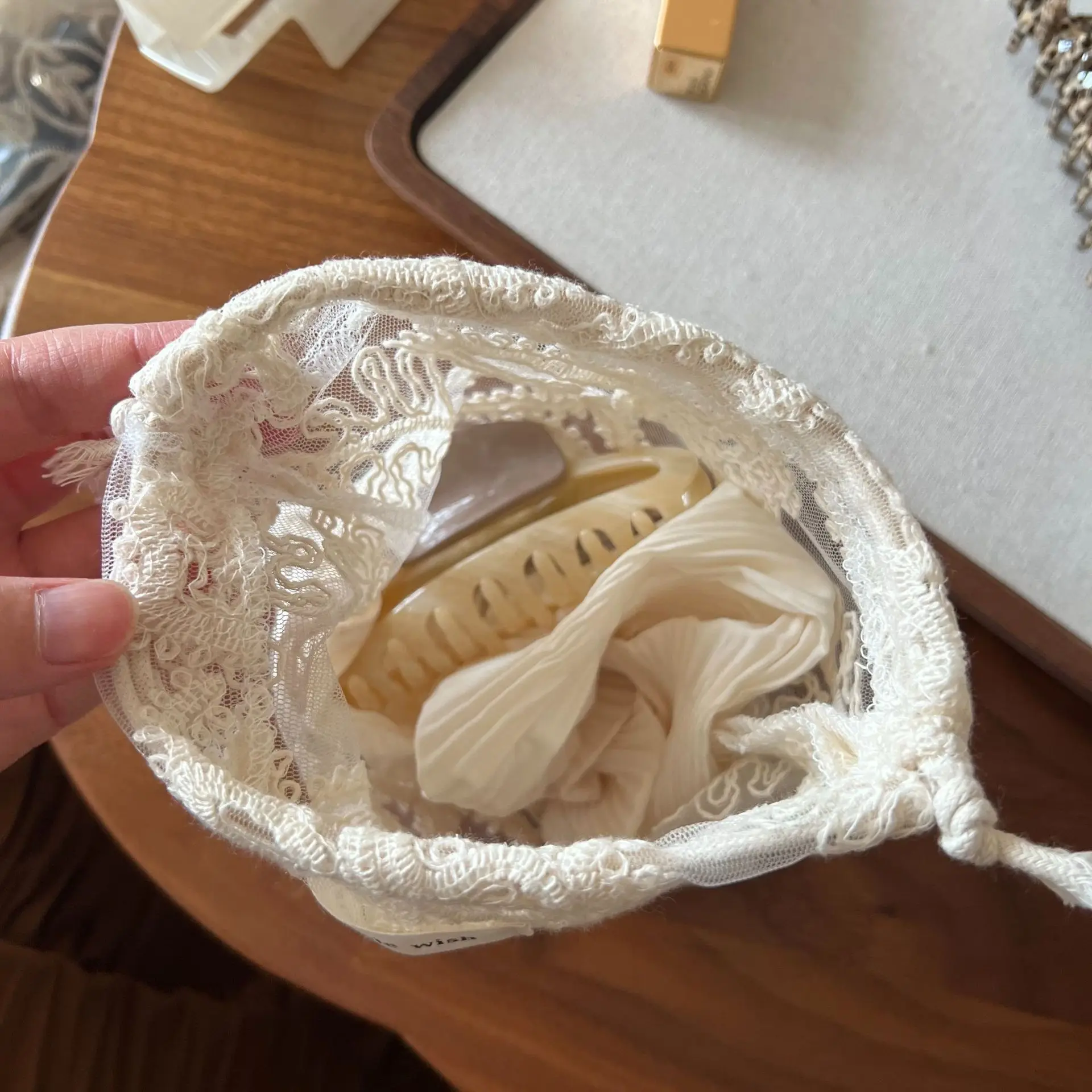 Retro-Aufbewahrungstasche aus Spitze, Aprikose, mit Spitzenausschnitt, bestickt, Mehrzweck-Organizer, Aufbewahrungstasche für Haarschmuck und Kopfhörer – Detail 16