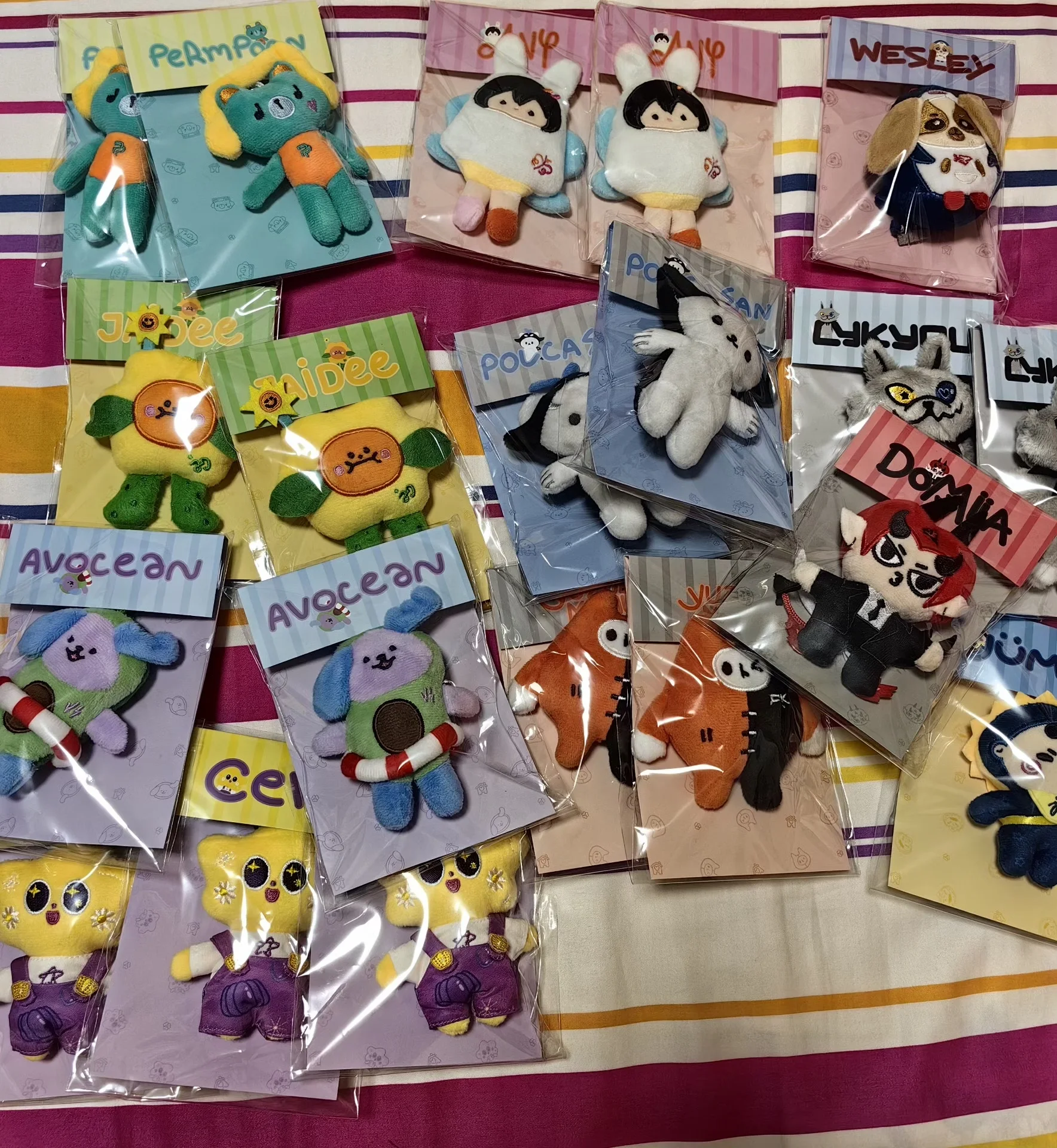 gmmtv-reunion-deportiva-drama-oficial-de-tailandia-la-serie-eclipse-firstkhaotung-yuzumumu-breezy-ballon-mini-llavero