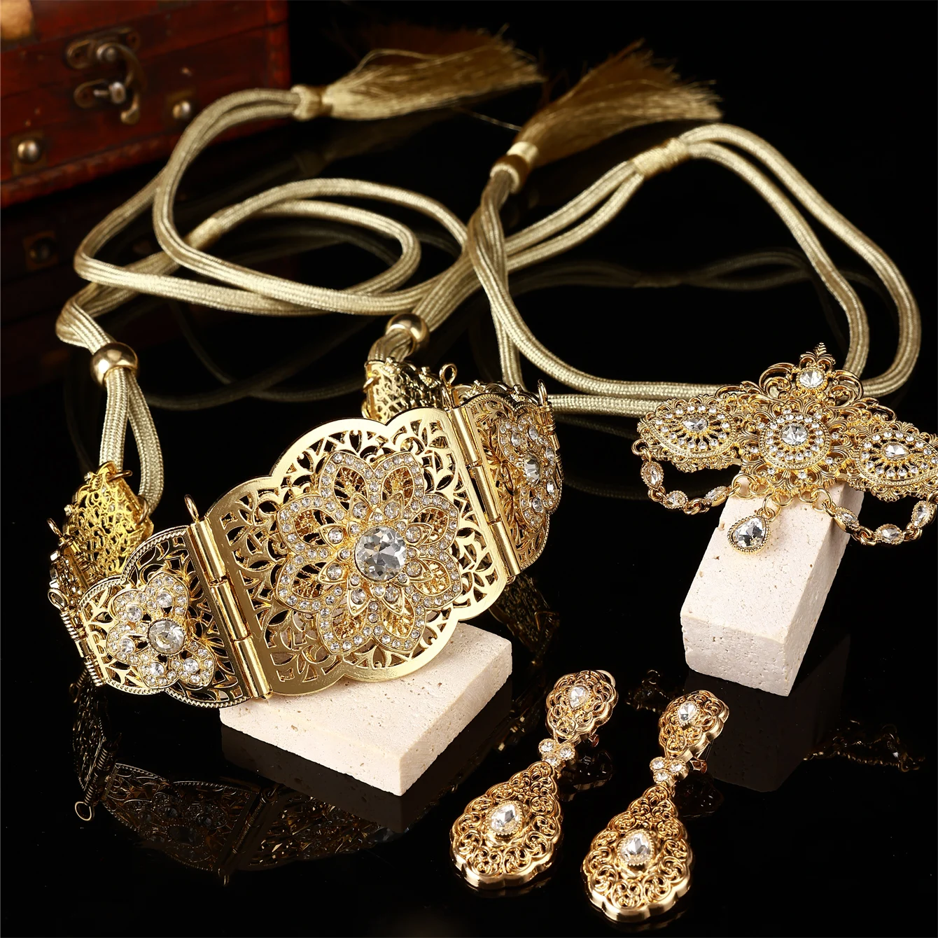 

Luxurious Bridal Wedding Belt Set, Lavish Ensemble with Corsage, Earrings, and Belt - Moroccan Women's Jewelry Set.