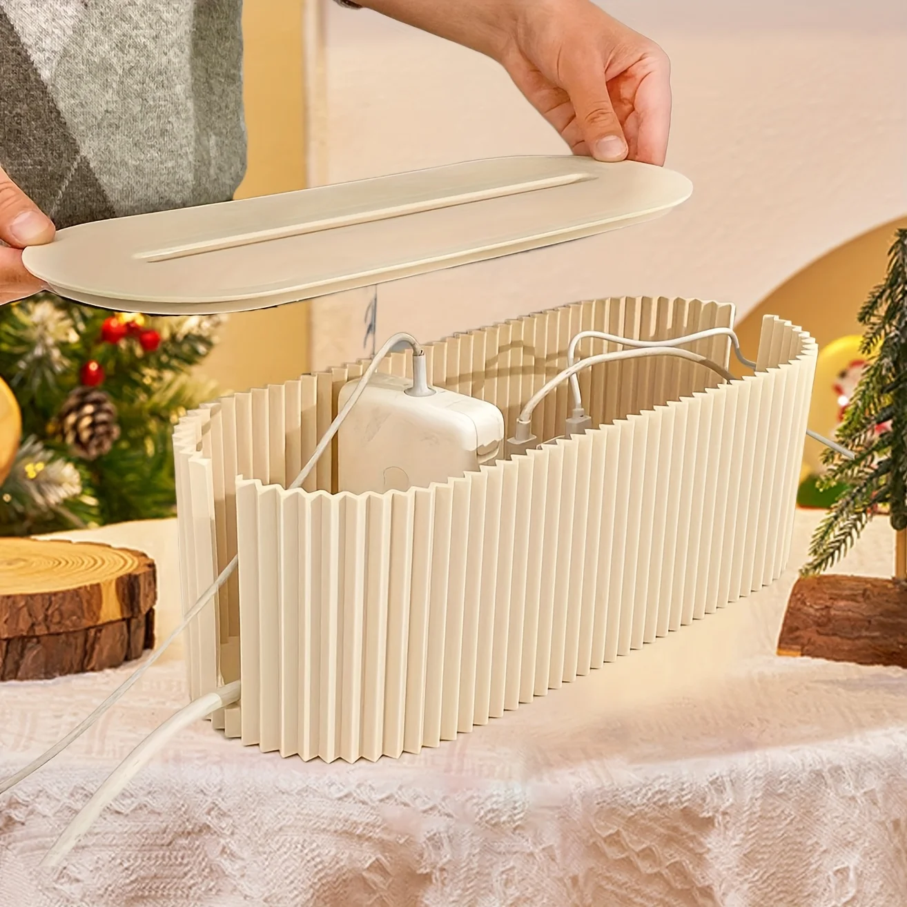 قطعة واحدة من صندوق إدارة الكابلات الكبير، شريط طاقة سهل التركيب، منظم الشاحن والمحول - مثالي لإخفاء الأسلاك في المنزل والمكتب