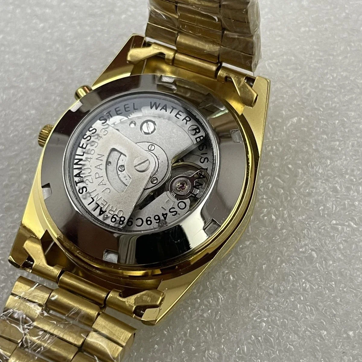 Retro old fully automatic medieval mechanical gold watch