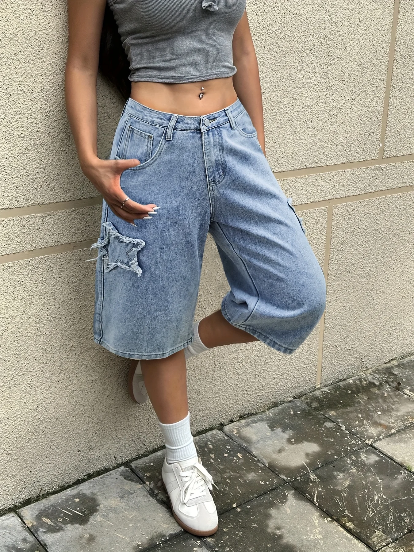 Women's Y2K Casual Street Style Denim Shorts With Star Patchwork Embroidered And Pocket Washed Wide-Leg Mid-Length Denim Short