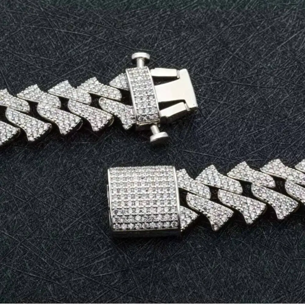 Luxury High Quality Customized 16mm Cuban Link Chain Moissanite Diamond with Vvs Clarity Rhodium Plated 925 Sterling Silver Whit