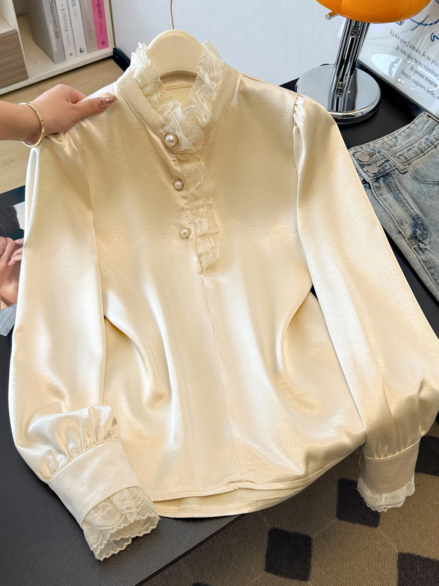 

Женская блузка с кружевными вставками и воротником-стойкой, ранневесенняя, больших размеров, с эффектом похудения, рукава-фонарики, корейский стиль, свободный крой