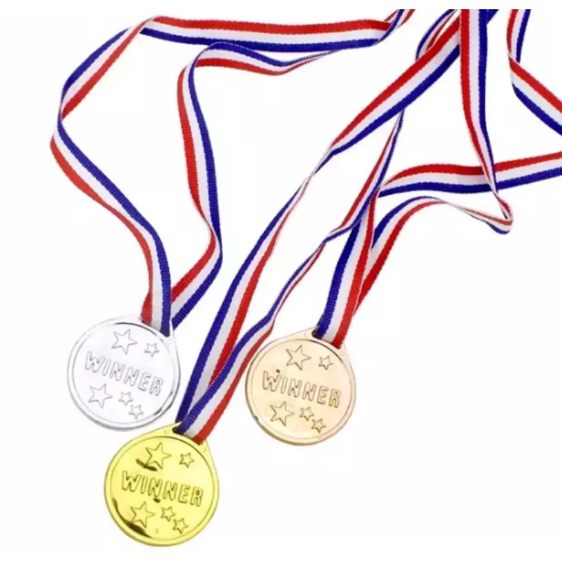 

10 шт. пластиковых золотых, серебряных, медных медалей-наград для детей, сувениры на день рождения, призы для спортивных игр, футбольные игрушки