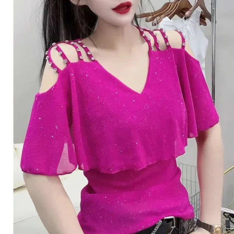 

Новинка лета 2024, Корейская версия, пикантная и модная облегающая женская футболка с коротким рукавом и вырезами, с бриллиантами, в стиле пэчворк