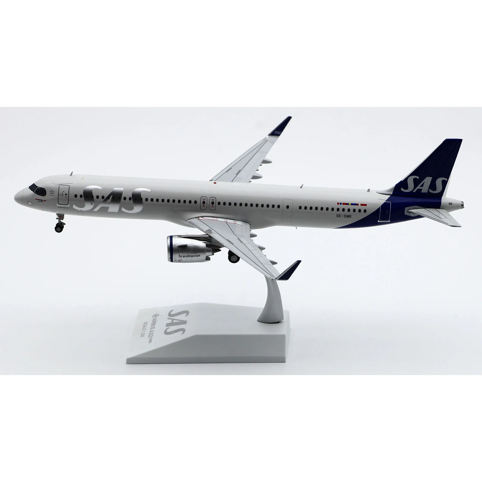 XX20049 Alloy Collectible Plane Gift JC Wings 1:200 Scandinavian Airlines SAS Airbus A321neo Diecast Aircraft Jet Model SE-DMR