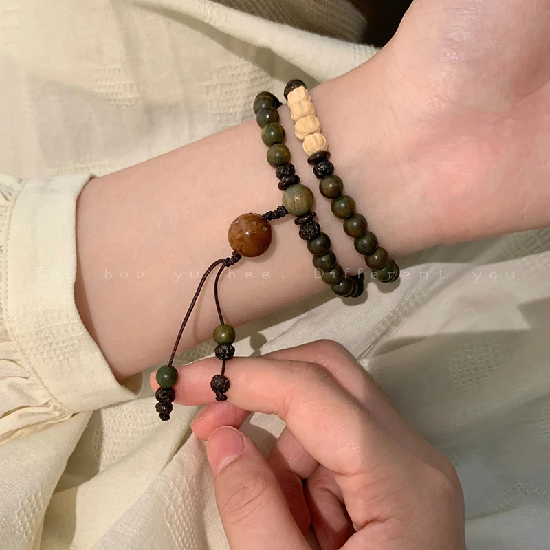 Doppels chichtiges grünes Sandelholz-Bodhi-Perlen armband für Frauen-einzigartiger neuer Vintage-Perlens chmuck im chinesischen Stil.