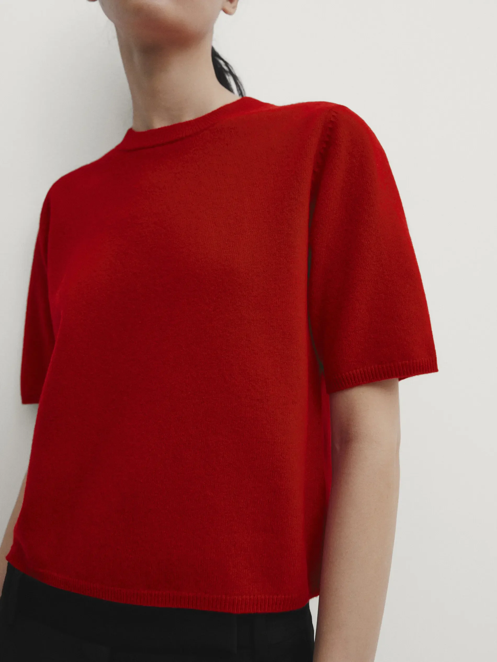 

Эфирный костюм 2025 Massidutti, осенний новый стиль, женский повседневный новогодний свитер из красной шерсти с круглым вырезом и короткими рукавами