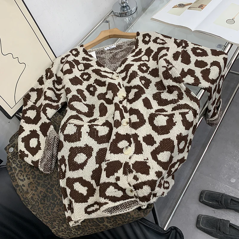

Faionable Leopard Print Knitted Sweater Women's Warmth Spring 2025 Long Sve V-Ne Regular Length Sweet Sle A5