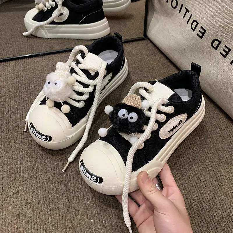 2025 Sneakers kanvas jari besar mode wanita sepatu roda jalan kasual sepatu kets estetika pelatih wanita Sneakers Chunky dekorasi Kawaii