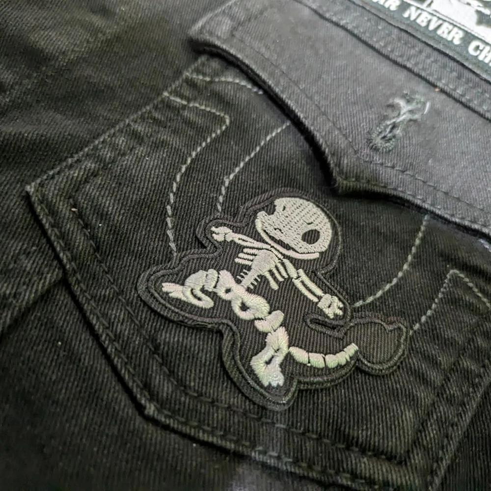 3er-Set Schwarz-Weiß Totenkopf-Dinosaurier Aufbügel-Patch, bestickte Aufbügel-/Näh-Reparatur-Applikation, DIY-Reparaturzubehör – Detail 2