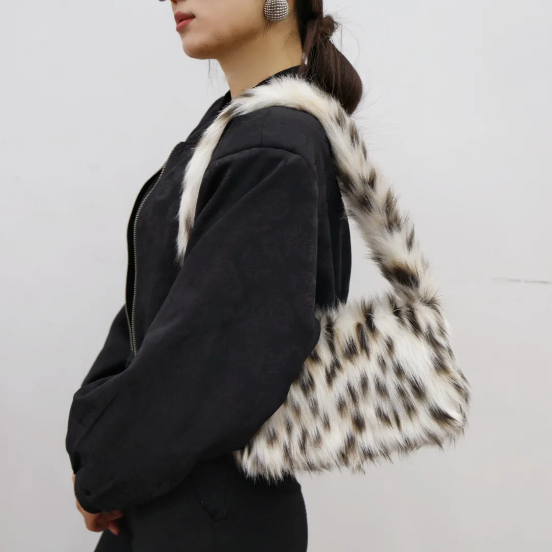 Y2K Trendige Plüsch-Unterarmtasche Damen Herbst-Winter Mode Einzelhandtasche Leopardenmuster-Tasche für Streetstyle – Detail 6