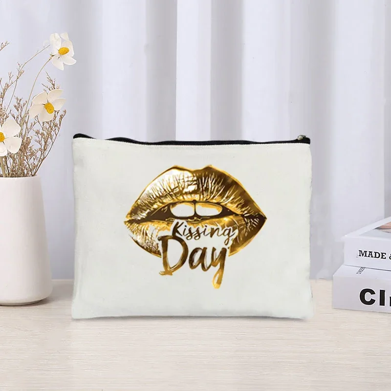 Kissing Day Printed Canvas Bag Skin Care Products Cosmetic Organizer New Simple Travel Zipper Storage Make Up Bag Gift for Lover