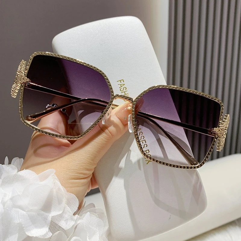 

Oversized Square Sunglasses Women Rhinestone Star Frame Sun Glasses 2025 Luxury Brand UV400 Protection Eyewear for Ladies