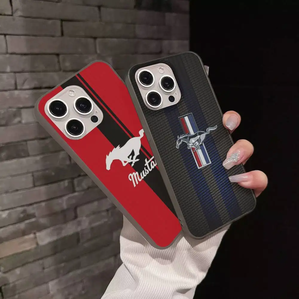 M-Mustangs Logo Handyhülle für iPhone 17 16 15 14 13 12 11 Pro Max Plus Pro Air mit Wellenstreifen-Rückseite