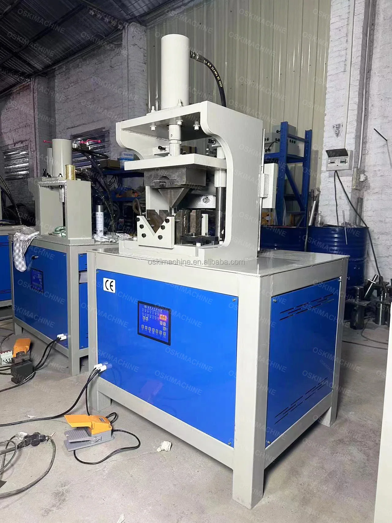 Stainless Steel Pipe Angle Punching Cutting Machine 45 90 Degree Tube Pipe Notcher Hydraulic Square Round Pipe Notching Machine