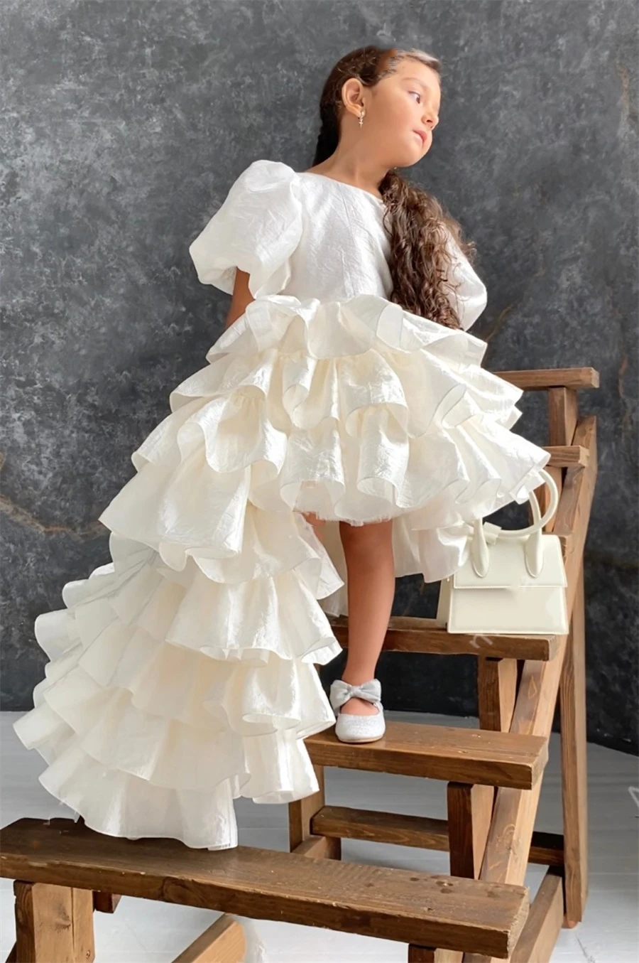 

Ivory Tiered Flower Girl Dresses for Wedding Party Short Sleeves Puffy First Communion Ball Gown First Chrismas Ball Gowns