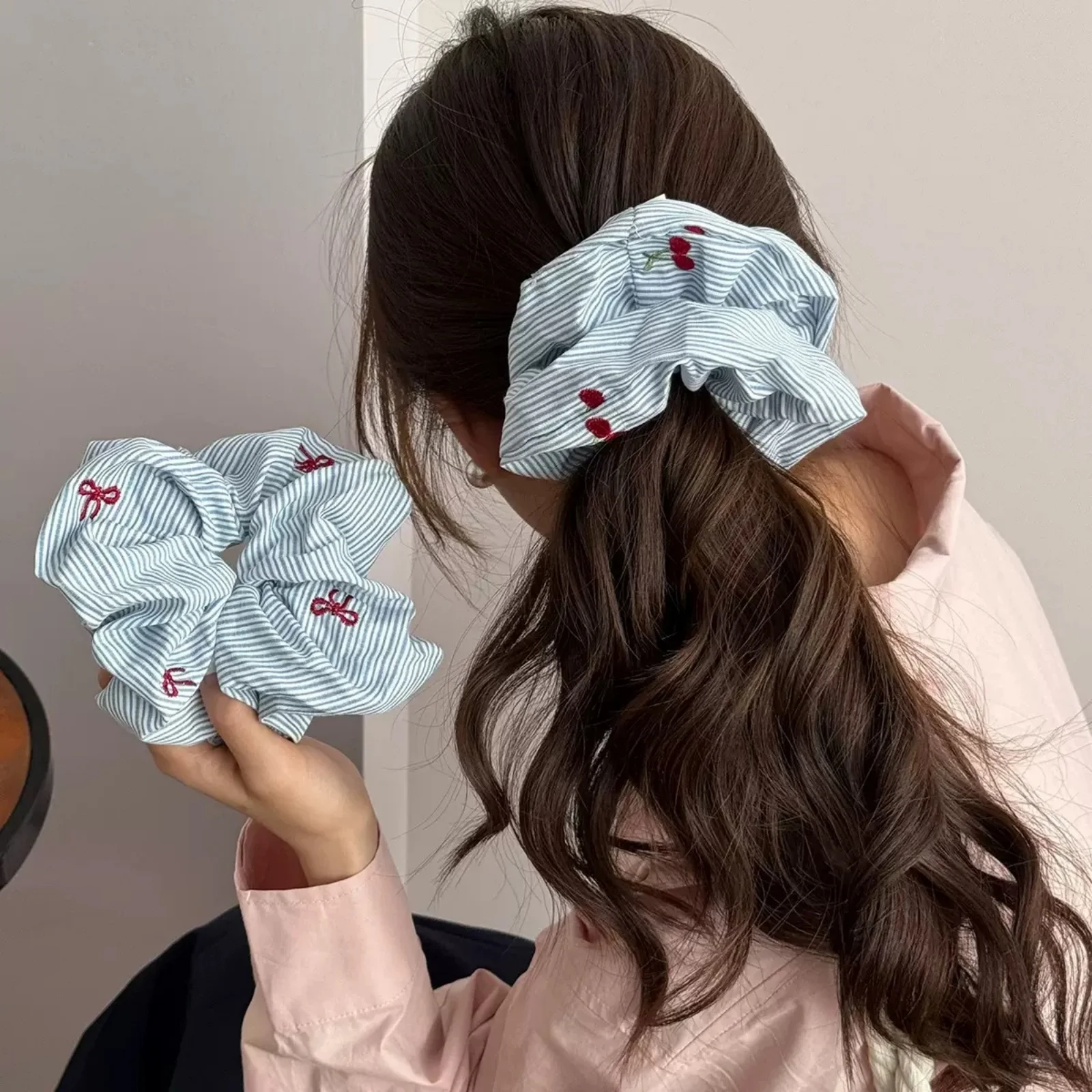 1 Stück rot-blau gestreifter großer Haargummi für Frauen – bestickter, hochwertiger Haargummi, elastisches Haarband, Haar-Accessoire
