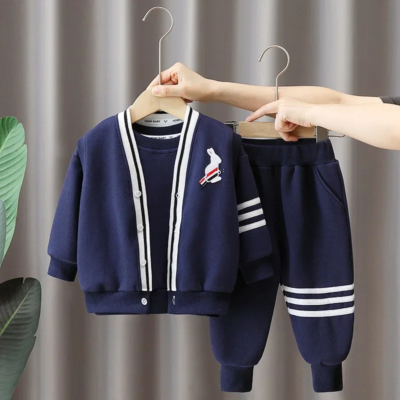 Boys' autumn set, children's stylish baby three piece set, 2024 new handsome children's college style children's clothing trend