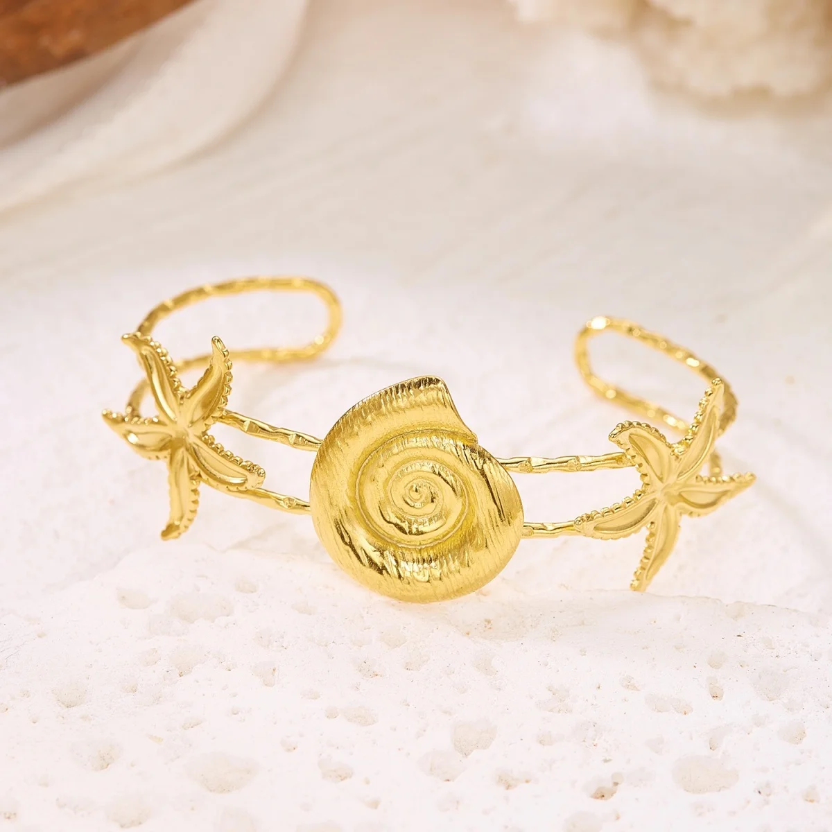 Mehrliniger Armreif aus Edelstahl mit Seestern-, Muschel-, Quallen-, Seepferdchen-, Sonnen- und Schildkrötenmotiven für Damen und Herren, Sommer-Schmuck. – Detail 31