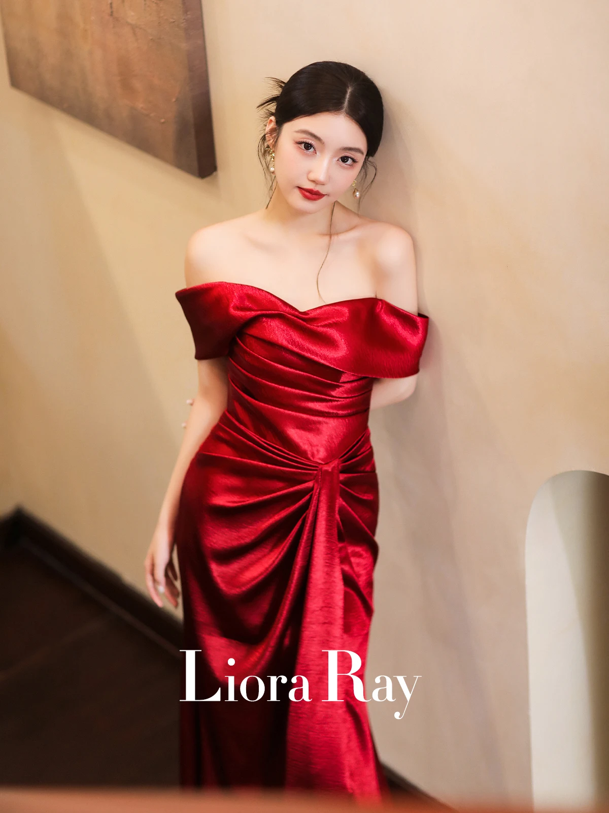 

Красный утренний халат, свадебное платье, модное полиэфирное волокно, на одно плечо, со средней талией, для выступлений на свадьбу, помолвку