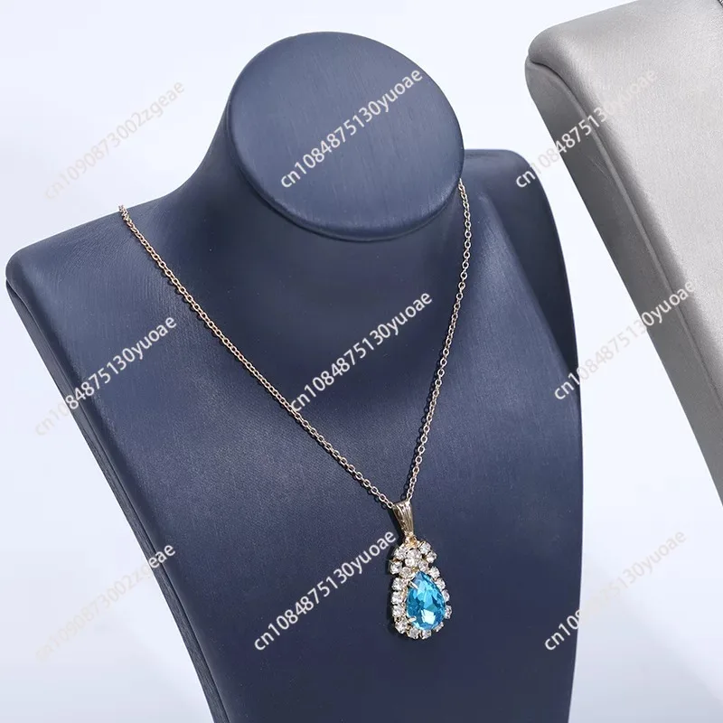 White PU Mannequin Neck Display Stand, Modern Jewelry Showcase for Necklace Bracelet Pendant, Store Showcase Decor