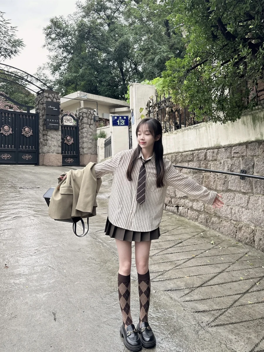 

Женская свободная блузка Kiki 2023 осенней коллекции в полоску с длинным рукавом и воротником, в стиле кэжуал/колледж, с дизайнерским акцентом