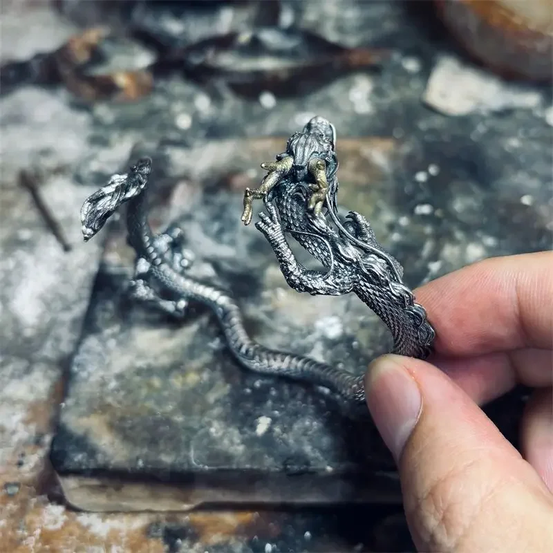 سوار Linglong الرجعية القديمة الفاخرة الأزياء المتخصصة منحوتة يدويا سوار مفتوح لتقديم صديقها هدية